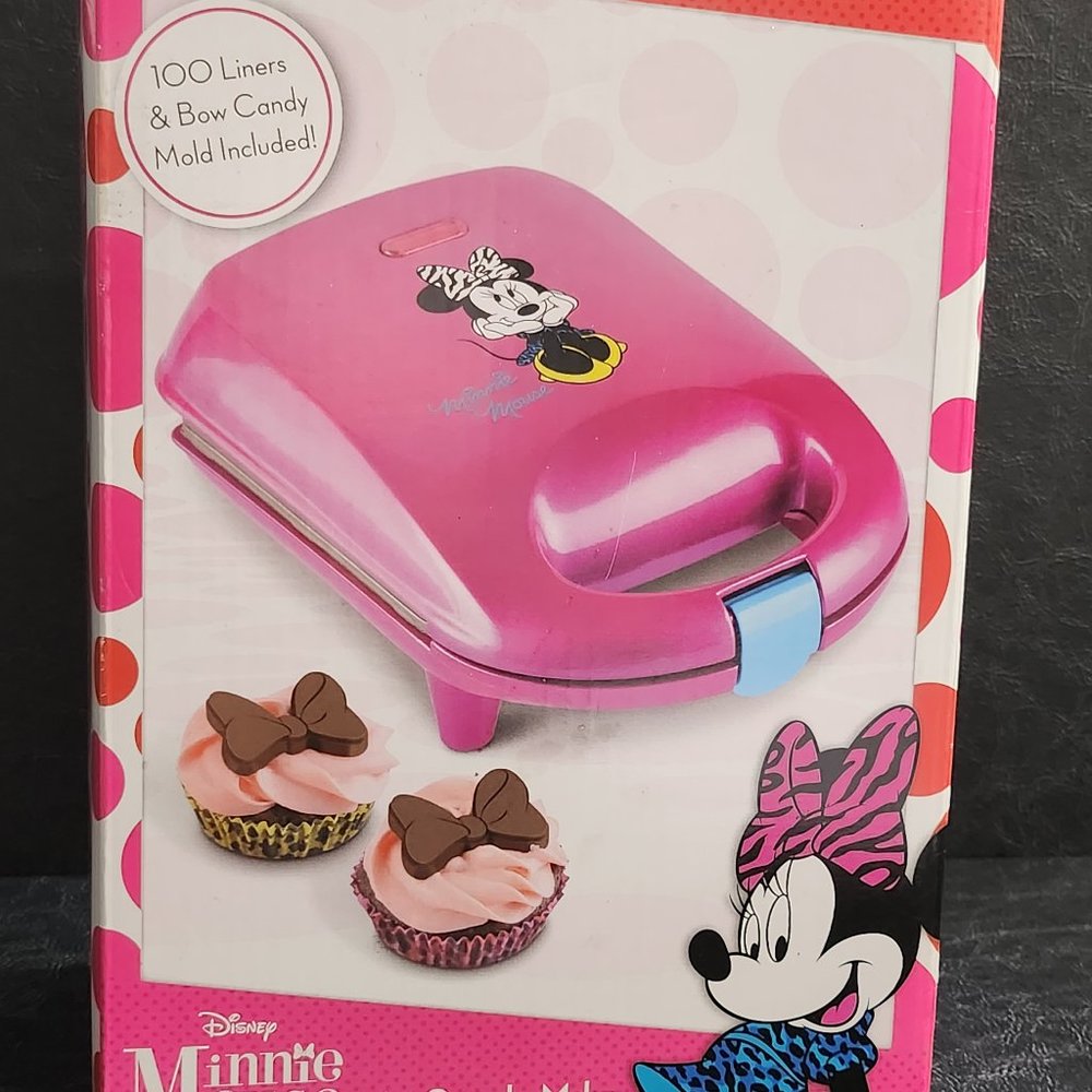Disney DMG-7 Minnie Mouse Pink Cupcake Maker, Mini Liners & Molds NIB Valentines